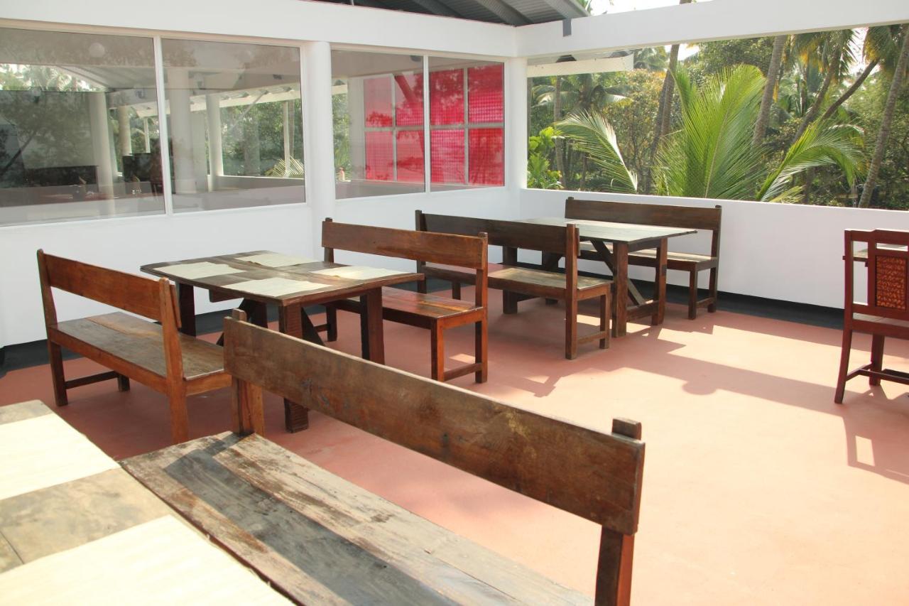Petit Elephant Cherai Beach Exterior photo